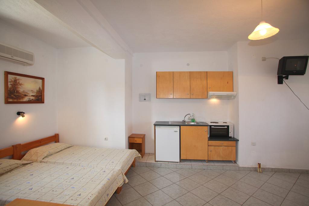 Alexandros Rooms & Studios Szkópelosz Szoba fotó