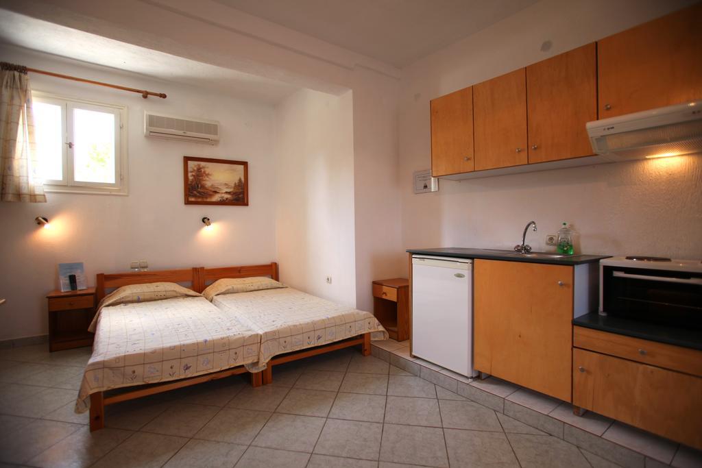 Alexandros Rooms & Studios Szkópelosz Szoba fotó